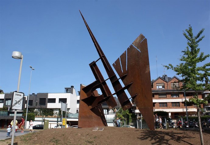 Sanidad reubicación escultura Kinesis Valdecilla.5 SEP 16