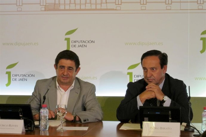 Pedro Barato (d), junto a Francisco Reyes, en la rueda de prensa.