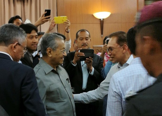 Mahathir y Anwar en su reunión en Kuala Lumpur