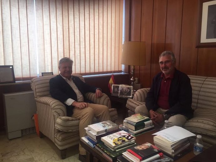 Primo Jurado (izda.) y Fernández de Mesa, durante el encuentro mantenido