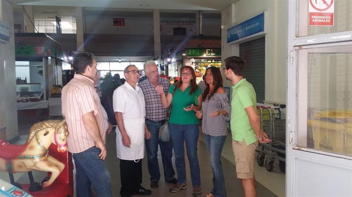 Visita del PP al mercado de Pino Montano (Sevilla)