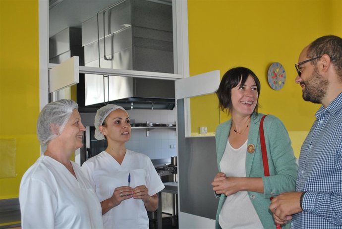 La candidata del BNG a la Xunta, Ana Pontón, en un comedor escolar