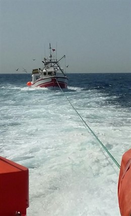 Pesquero rescatado por Salvamento Marítimo