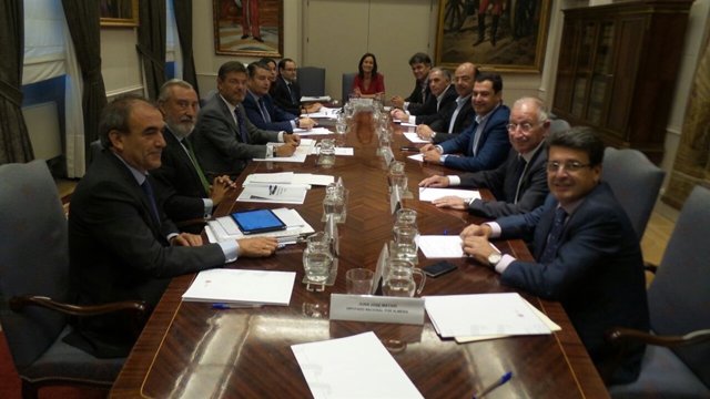 Reunión en Fomento para solucionar el AVE de Granada y Almería