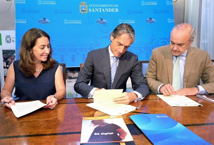 Firma convenio Ayuntamiento de Santander, EOI y Orange