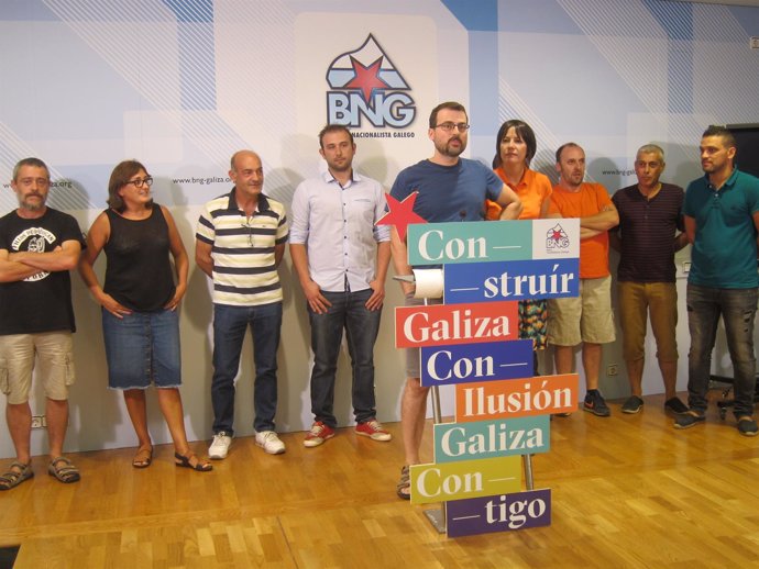 La candidata del BNG a la Xunta, Ana Pontón, con representantes de Seaga