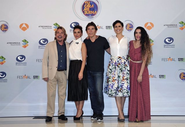 Juan Muñoz, Chenoa, Manel Fuentes, Rosa López y Beatriz Luengo        