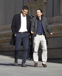 Pedro Sánchez e Iglesias hablan por teléfono pero no cierran una reunión