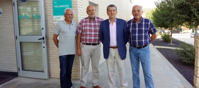 Celaya, junto al alcalde de Villamayor y el equipo directivo del centro de salud