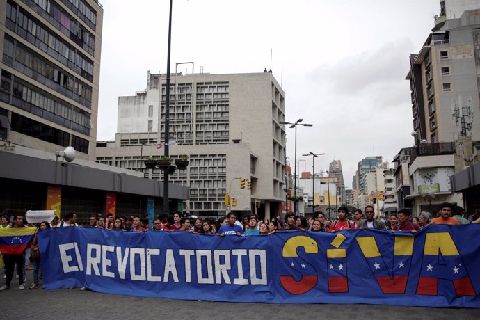 Manifestación por el referéndum revocatorio en Venezuela