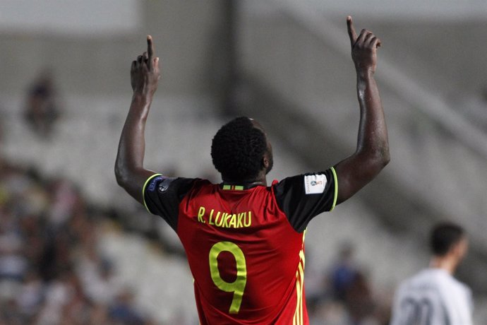 Lukaku celebra uno de los goles en el partido contra Chipre