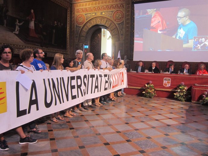 Sindicatos de enseñanza ante C.Puigdemont en el inicio del curso universitario