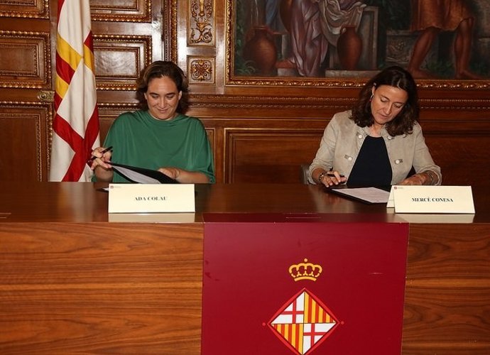 Ada Colau y Mercè Conesa