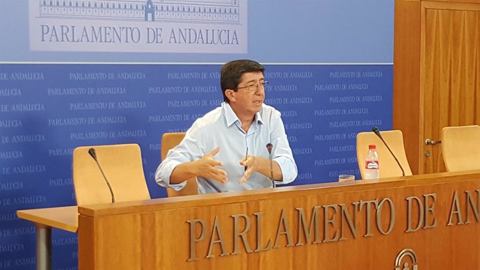 El presidente y portavoz de Ciudadanos (C's) en el Parlamento, Juan Marín