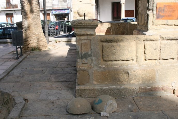 Destrozos en la fuente del siglo XVII