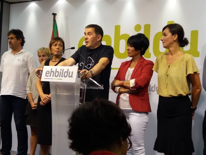 Arnaldo Otegi y resto de candidatas