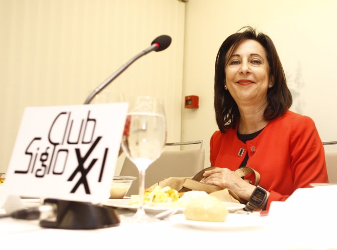 Margarita Robles en el cooquio del Club Siglo XXI