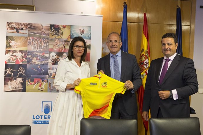 LAE firma un acuerdo con la RFEC para promocionar el ciclismo