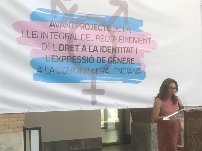 Oltra presenta la ley de transexualidad