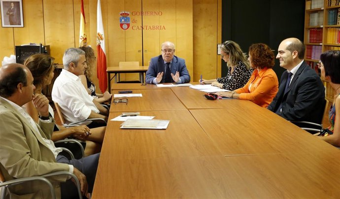 12:00Consejería de Economía (2ª planta)El consejero de Economía, Hacienda y Empl