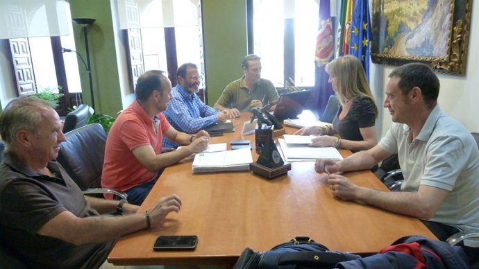 Reunión sobre la urbanización del poblado Vadillo Castril.