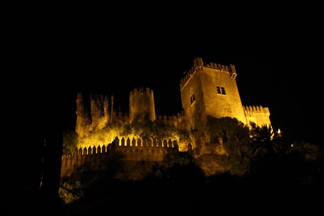 Imagen nocturna del Castillo de Almodóvar