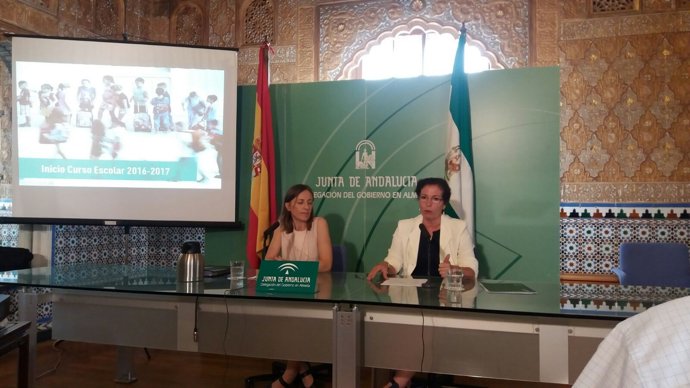 La delegada de Educación y la delegada del Gobierno en la rueda de prensa