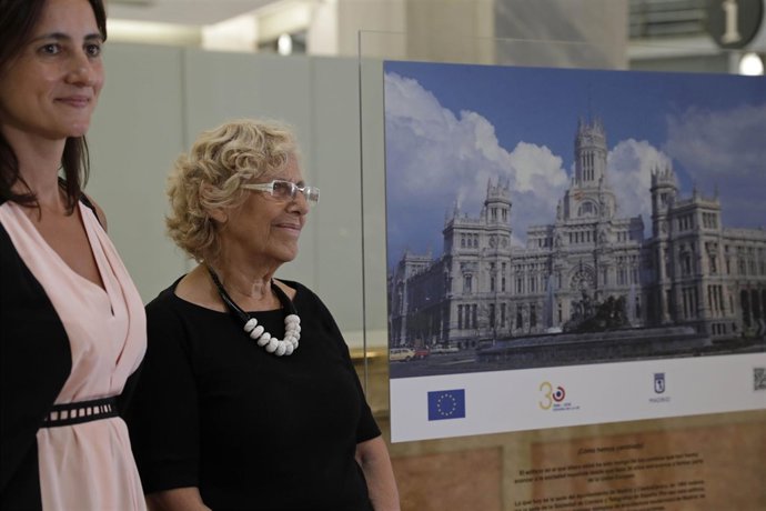 Carmena durante la inauguración de la exposición