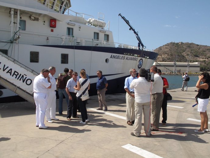 Imagen del barco Ángeles Alvariño en el Puerto de Cartagena antes de su partida