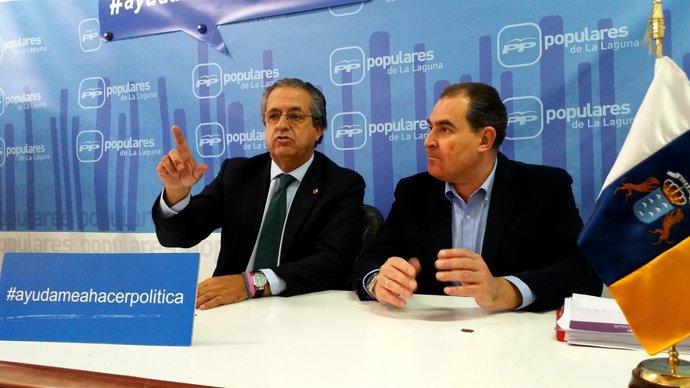El portavoz del PP  en el Ayuntamiento de La Laguna, Antonio Alarcó (izquierda)