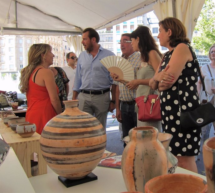 Distintas autoridades visitan la Feria de Cerámica y Alfarería de Valladolid