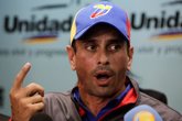 Foto: Capriles denuncia haber sido rodeado por hombres armados en el aeropuerto de Margarita