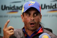 Capriles denuncia haber sido rodeado por hombres armados en el aeropuerto de Margarita