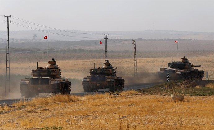 Tanques turcos en la frontera con Siria