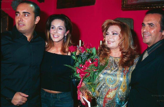 ROCIO JURADO CON SU HIJA Y FIDEL ALBIAC
