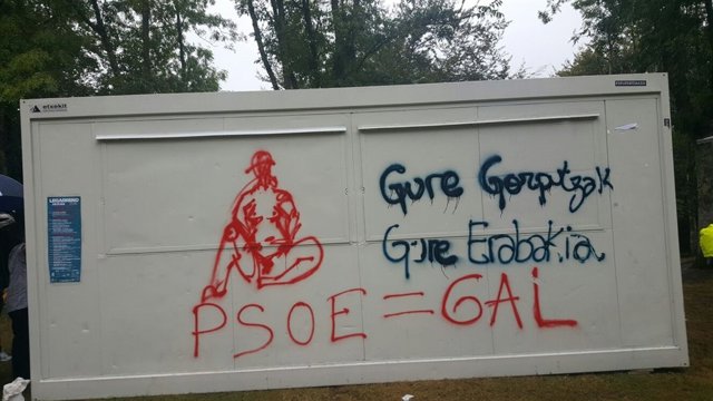 Pintadas contra el PSE en Eibar