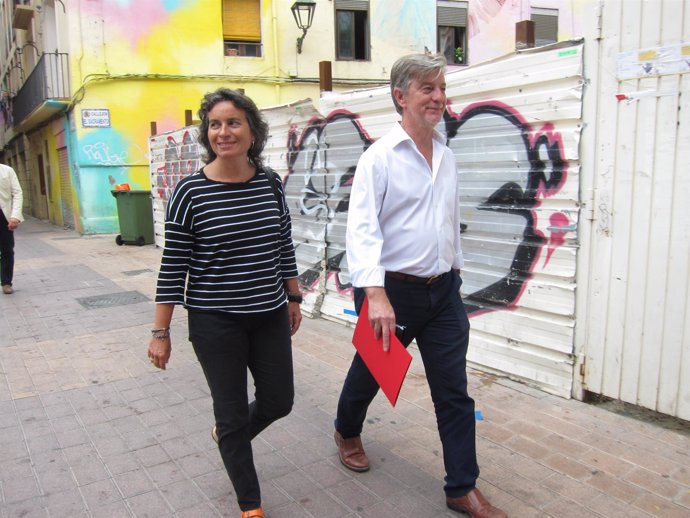 Pedro Santisteve y Luisa Broto, hoy en la calle Las Armas de Zaragoza