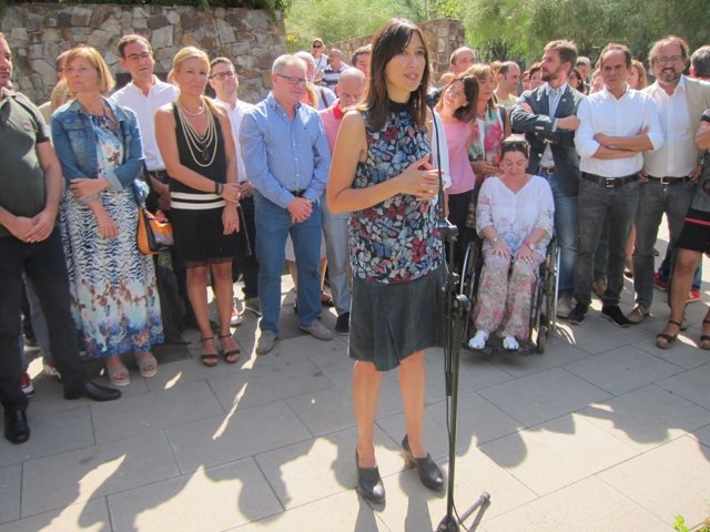 Núria Parlon anunciando que se postula para liderar el PSC