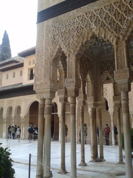 Imagen del Patio de los leones de la Alhambra de Granada