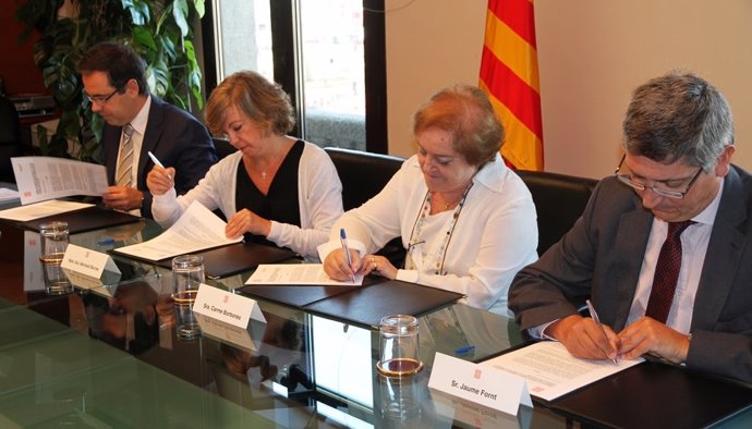 Firma del acuerdo entre la Conselleria de Governació y Cáritas