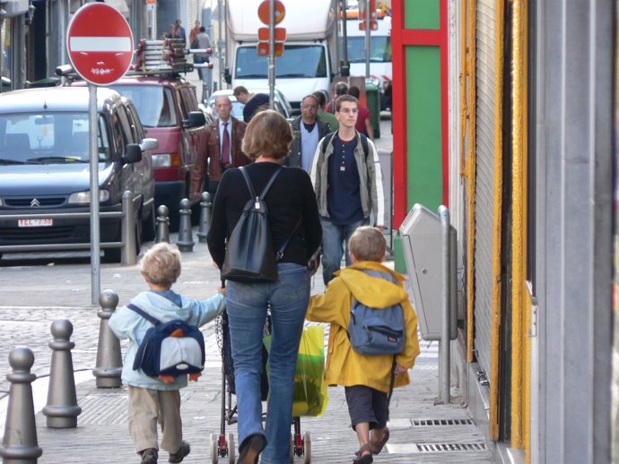 mochila, niños, madre, niño, colegio