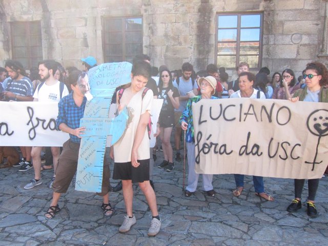 Protesta de alumnos de la USC contra el profesor que hizo comentarios machistas