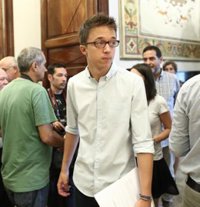 Errejón niega "guerra" en las primarias de Madrid y defiende que se contrasten ideas