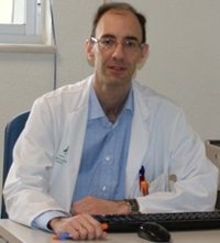 El neurólogo almeriense Pedro Serrano, jefe de Neurología del Regional de Málaga