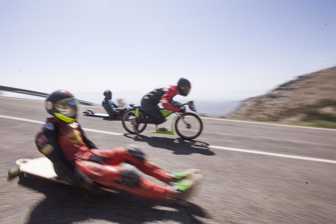 Los riders descienden con velocidades de hasta 100 km/h el Alto Velefique.