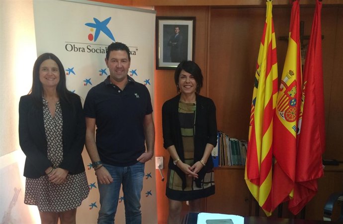 NP + Foto Firma Colaboracion Obra Social "La Caixa" Y El Ayuntamiento De Illueca