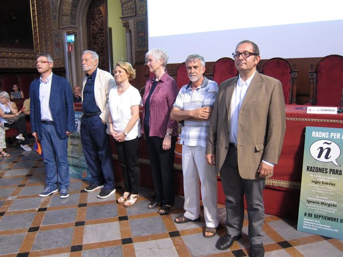 Acto de SCC con el escritor Eduardo Mendoza