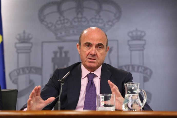 Santamaría y Guindos tras el Consejo de Ministros del 29 de julio