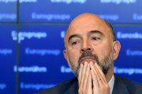 Moscovici niega que Guindos le haya adelantado que España prorrogará los presupuestos