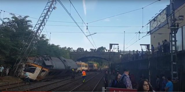 Dos muertos al descarrilar un tren en O Porriño (Pontevedra)